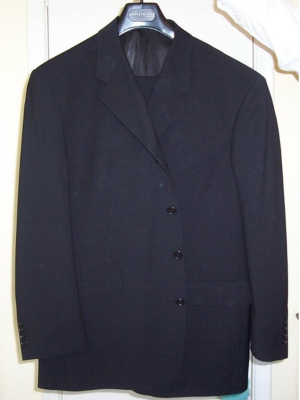 Men's Brand New Kenneth Cole Suit